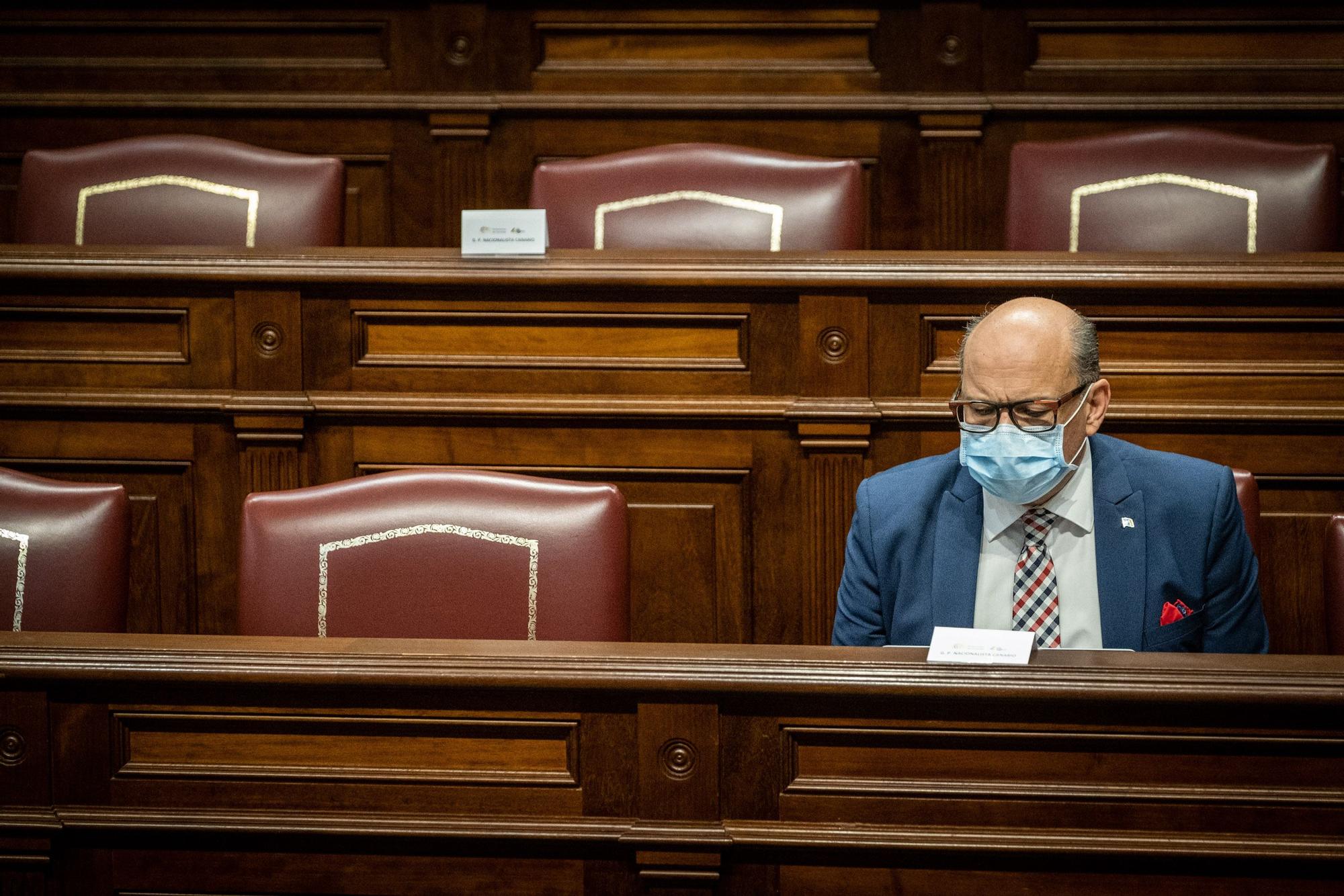 Pleno del Parlamento de Canarias celebrado el 1 de diciembre de 2020