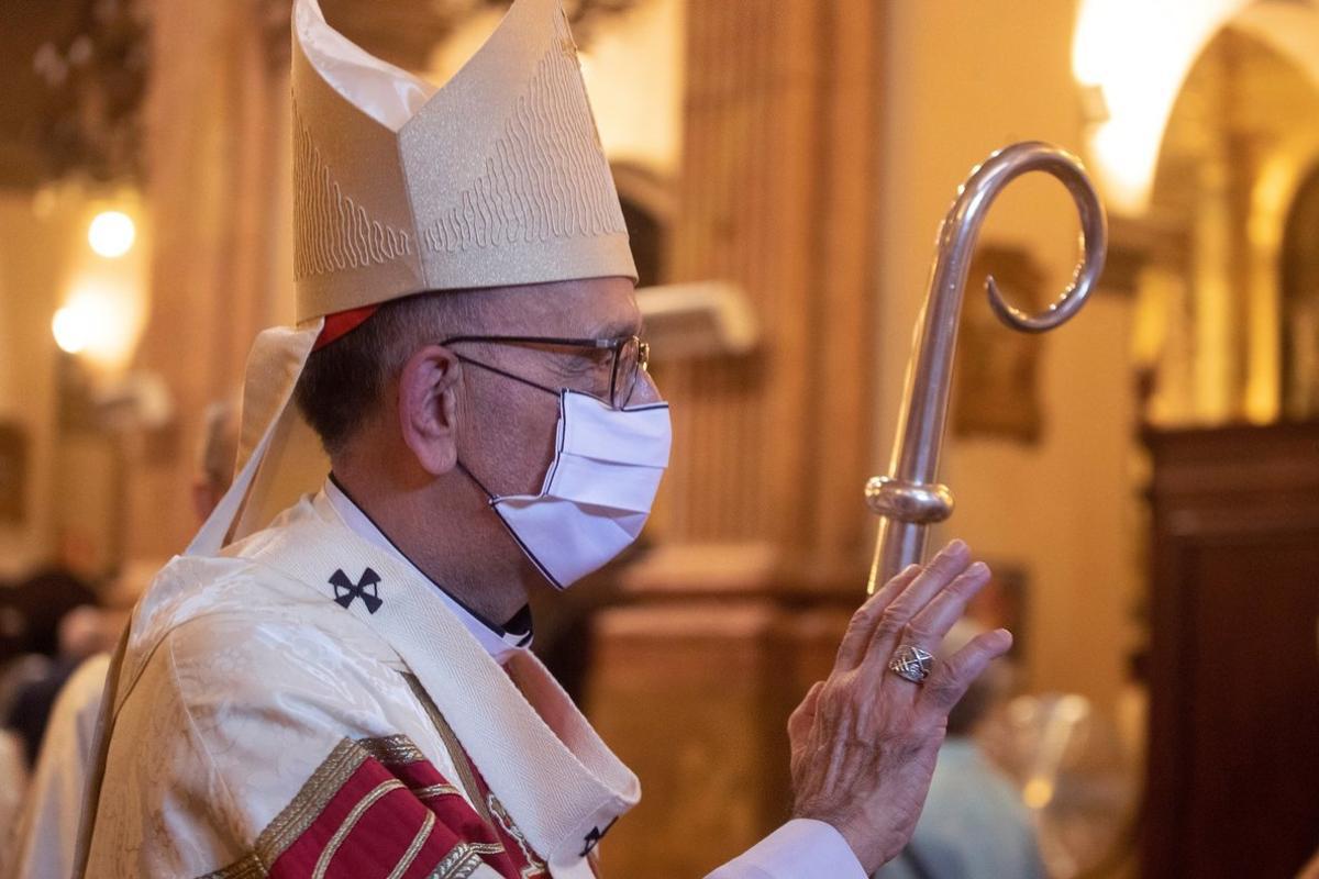 BARCELONA, 24/09/2020.- El presidente de la Conferencia Episcopal Española y arzobispo de Barcelona, el cardenal Juan José Omella, preside la misa de la solemnidad de la virgen de la Mercè con motivo de la celebración hoy de la patrona de la capital catalana, en la Basílica de la Mercè. EFE/ Marta Perez