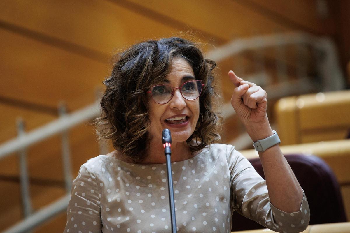 La ministra de Hacienda en funciones, María Jesús Montero, en el Senado.