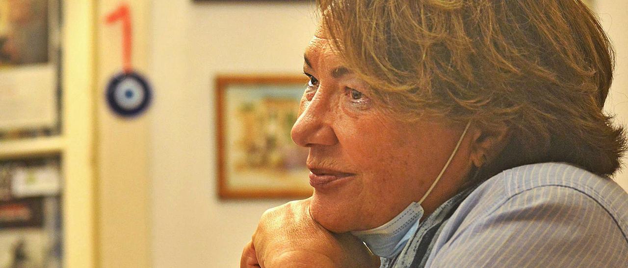 La periodista y activista feminista Herminia Fajardo, en el despacho de su casa. | | LEANDRO BETANCOR FAJARDO