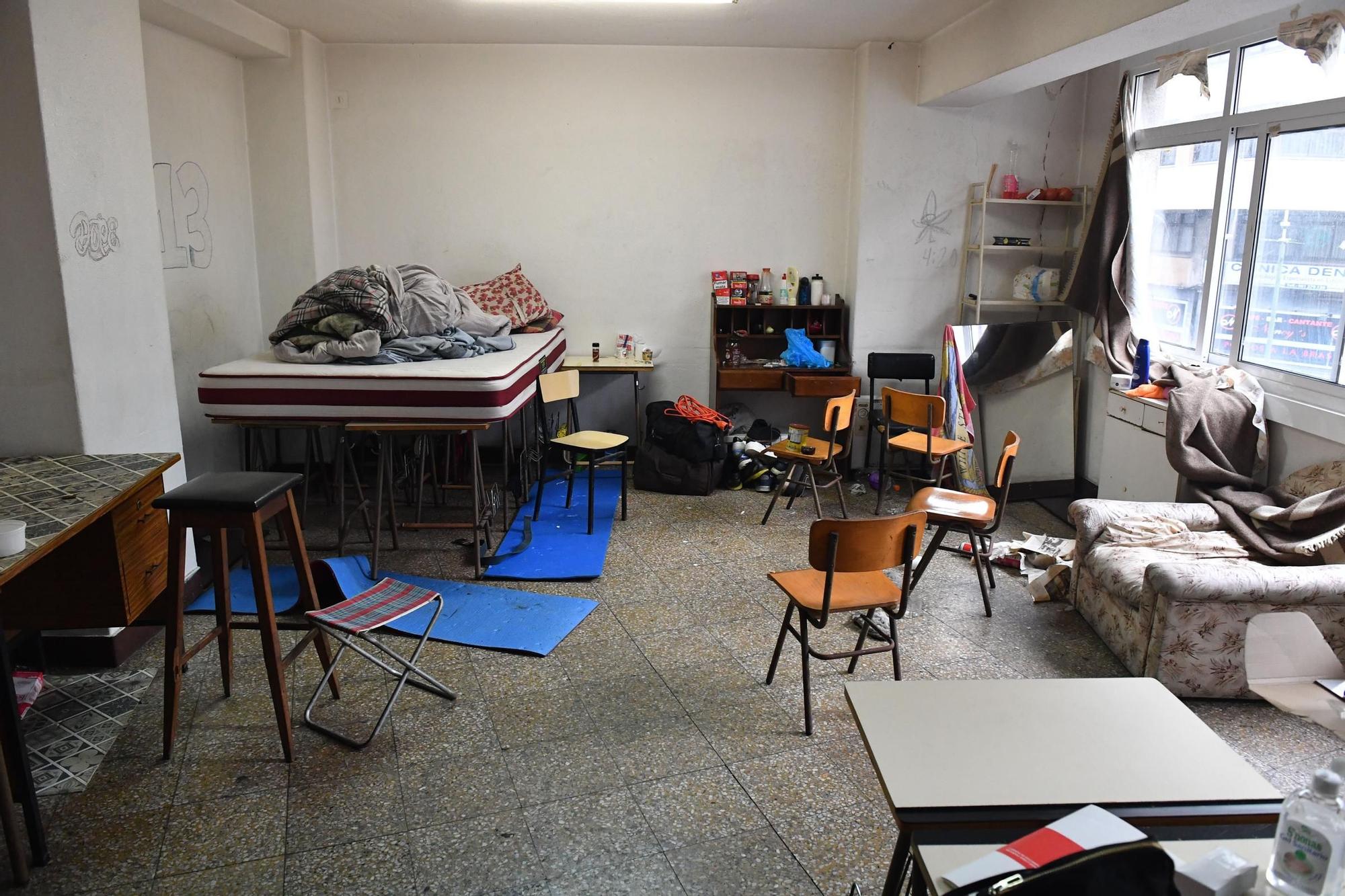 Desalojados 12 ocupas de una academia en A Coruña
