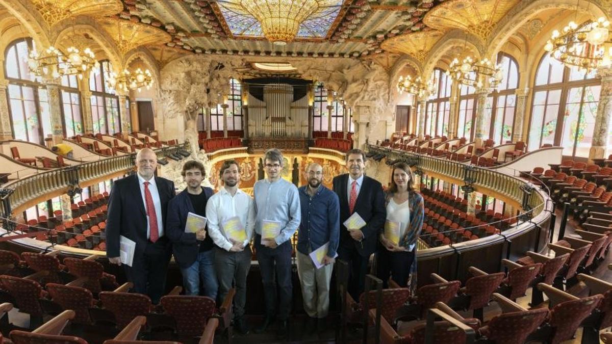 Joan Oller, director general del Palau; Pau Codina y Marc Heredia del Trio Fortuny; el compositor Josep Ollé; Miquel Vich de Frames Percussions; Joaquim Uriach, presidente de la Fundación Orfeó-Palau y Mercedes Conde Pons, directora artística adjunta.