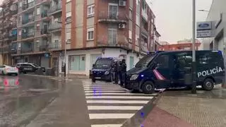 La policía abate de un tiro a un hombre armado con dos cuchillos en Valencia