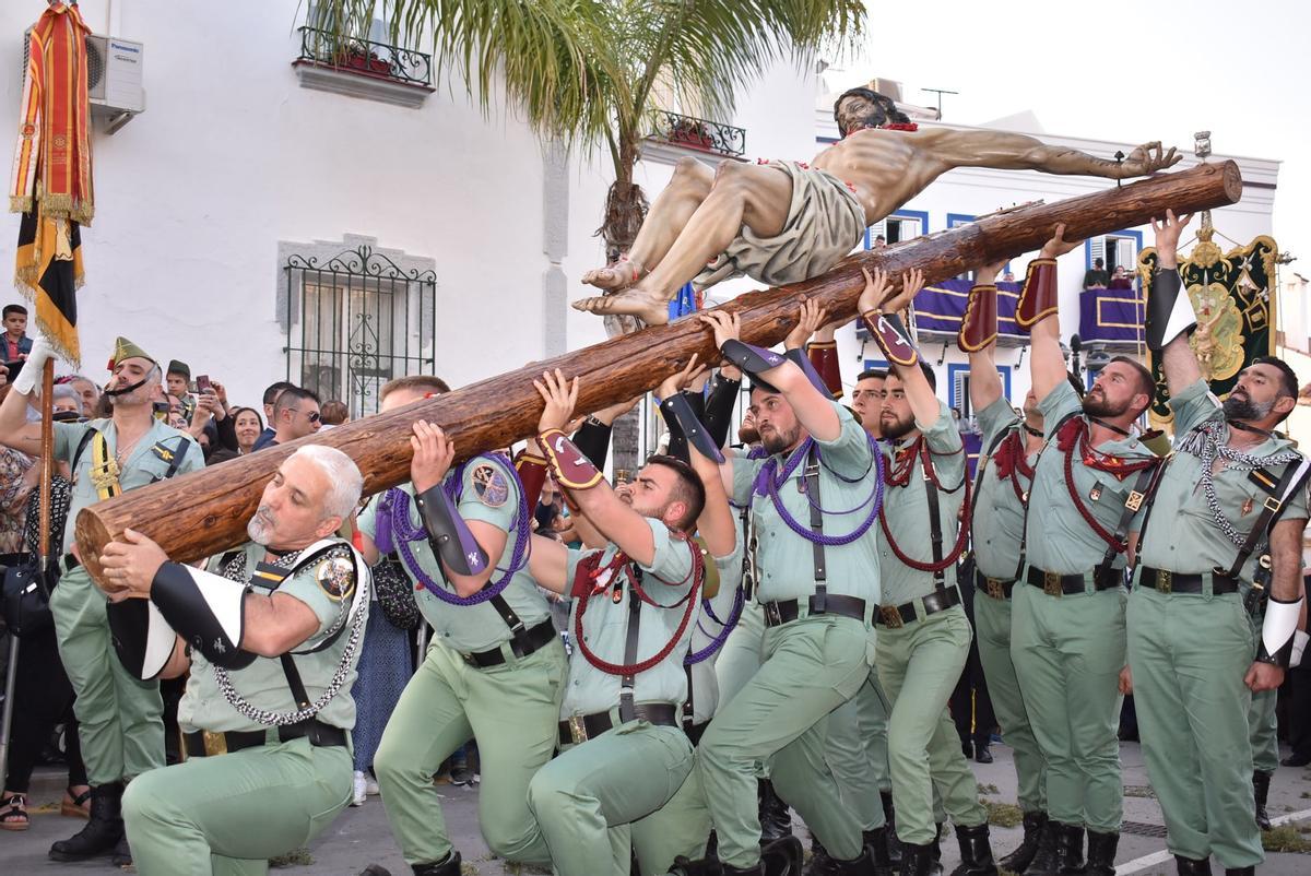 Crucificado en homrbos de los Legionarios