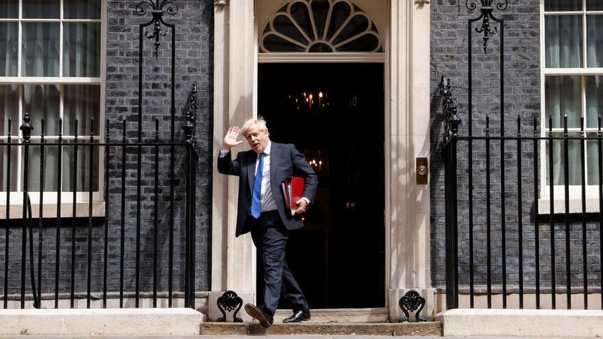 El Gobierno de Johnson le pedirá esta tarde su dimisión como primer ministro