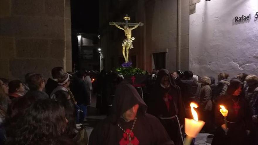 El Cristo de los Afligidos llena las calles de silencio