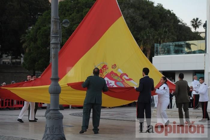 Arriado Solemne de Bandera en el puerto de Cartagena