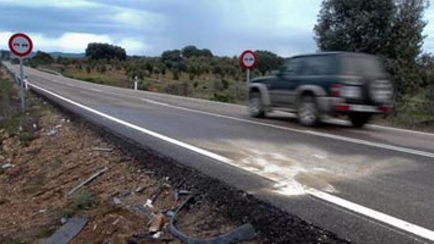 Un joven de 19 años muere y otros cuatro resultan heridos, uno grave, en un accidente cerca de Badajoz