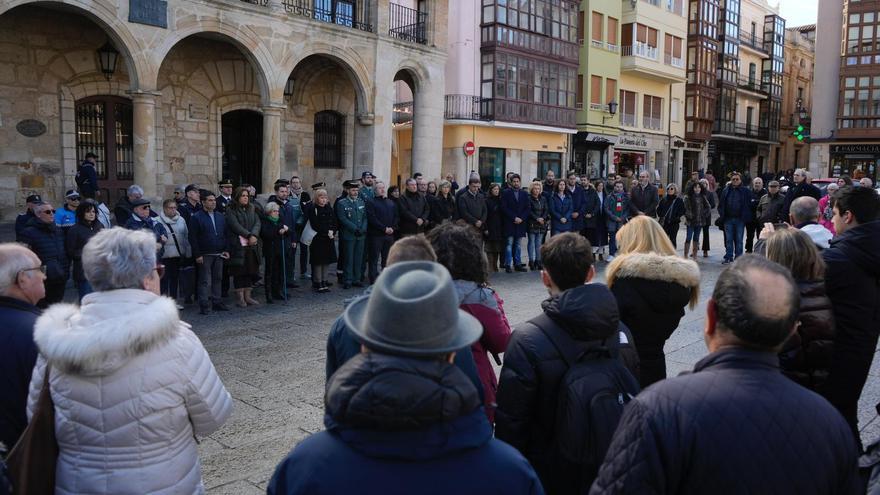 Zamora silencia el Carnaval unos minutos en memoria de los agentes muertos en Barbate