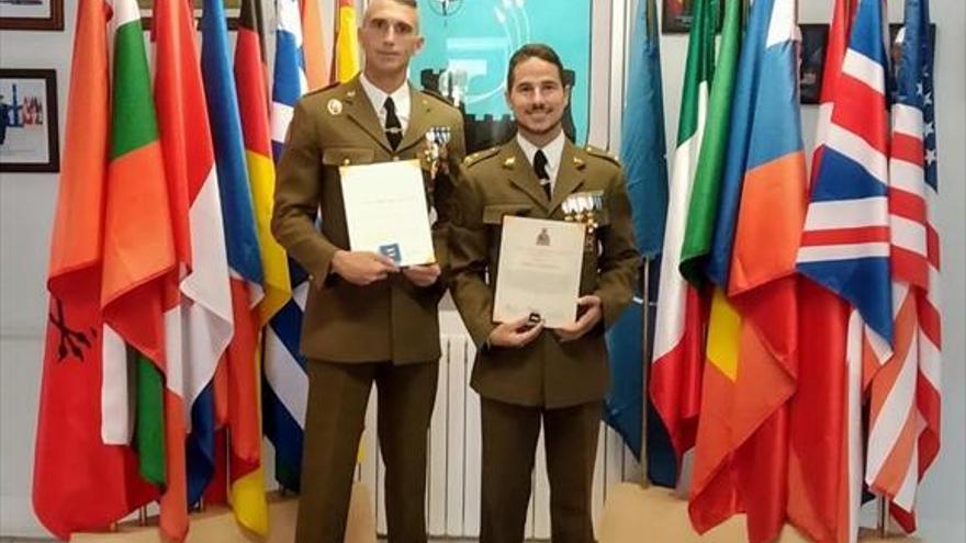 Canadá condecora a dos oficiales de la brigada