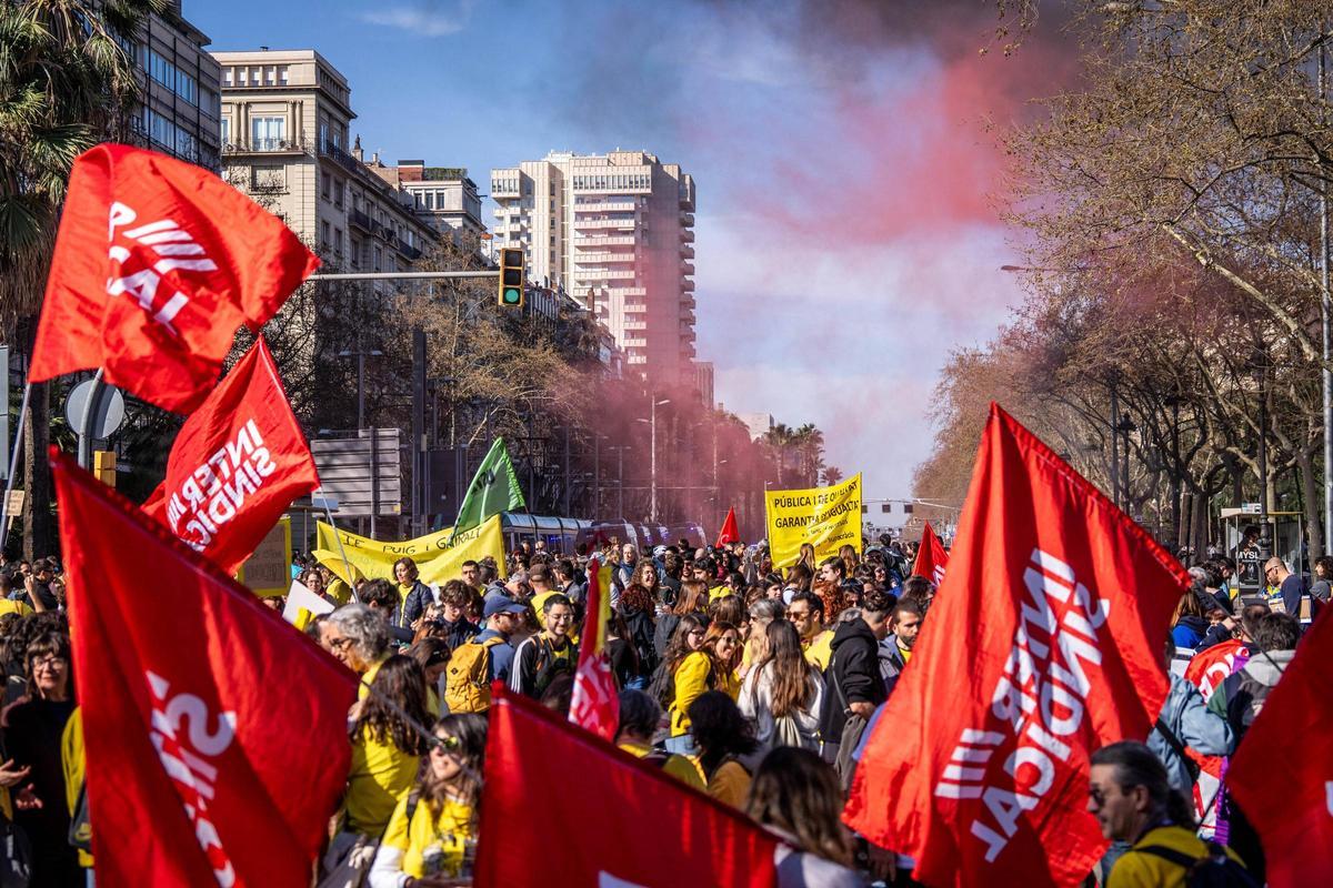 La manifestación de profesores toma el centro de Barcelona