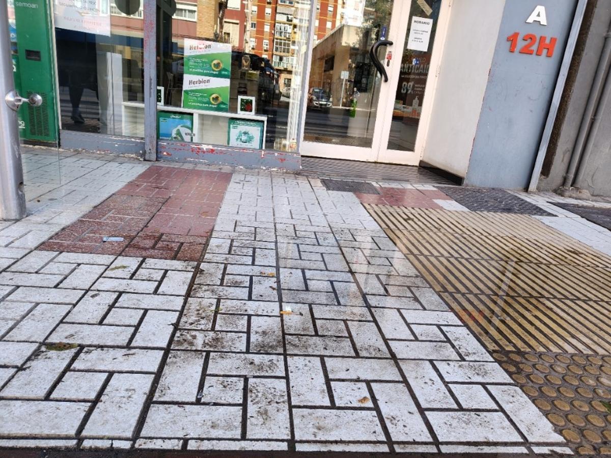 Los vecinos piden más limpieza en estos barrios de la Carretera de Cádiz.