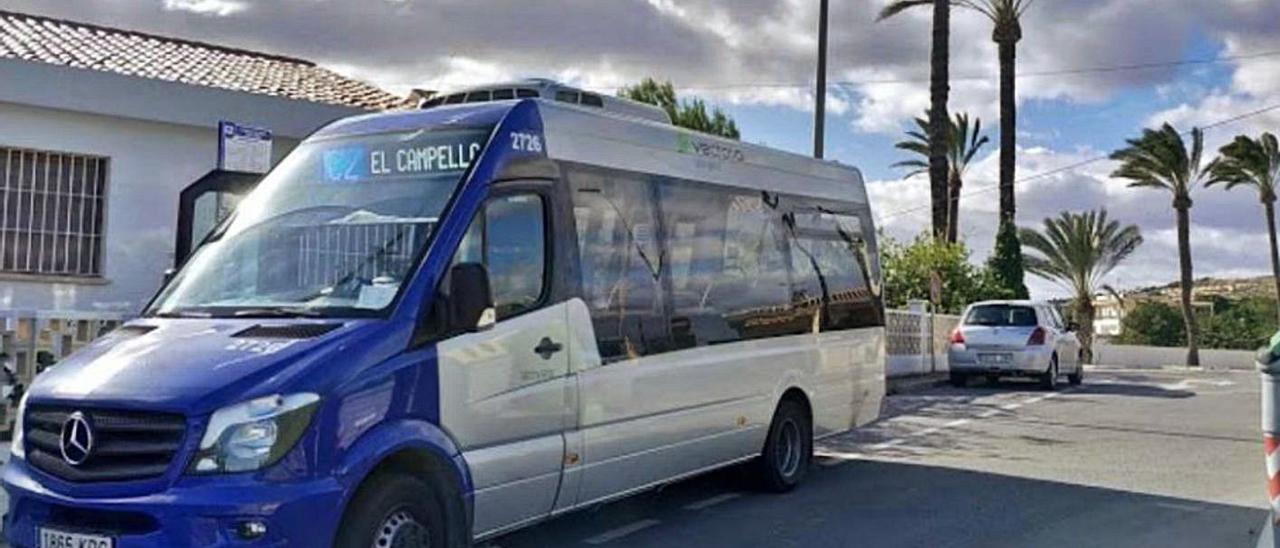 El autobús que une el casco urbano con la zona norte de El Campello. | INFORMACIÓN