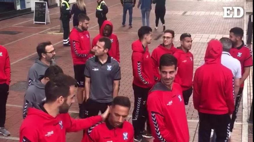 Paseo del CD Tenerife previo al derbi canario en Gran Canaria