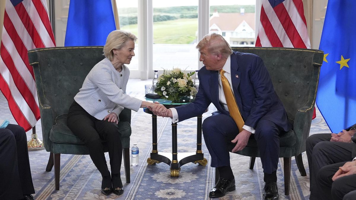 Trump i Von der Leyen tanquen un acord comercial a Escòcia per posar fi a la guerra d'aranzels