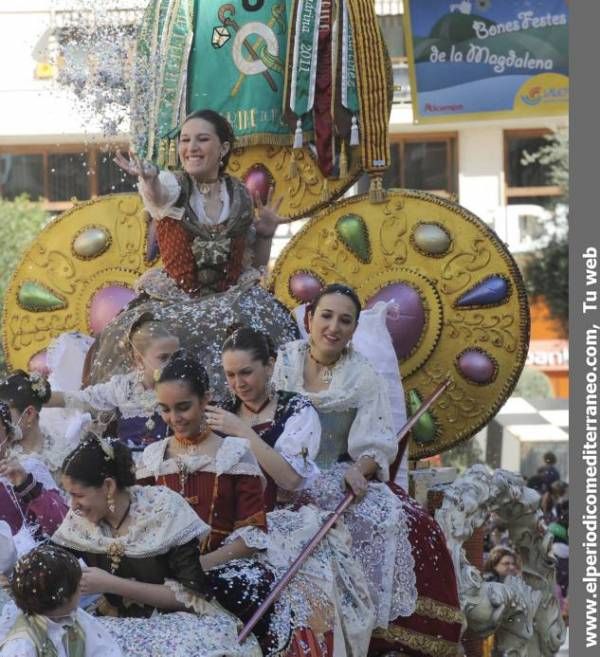 GALERÍA DE FOTOS - El Coso Multicolor inunda de confeti Castellón