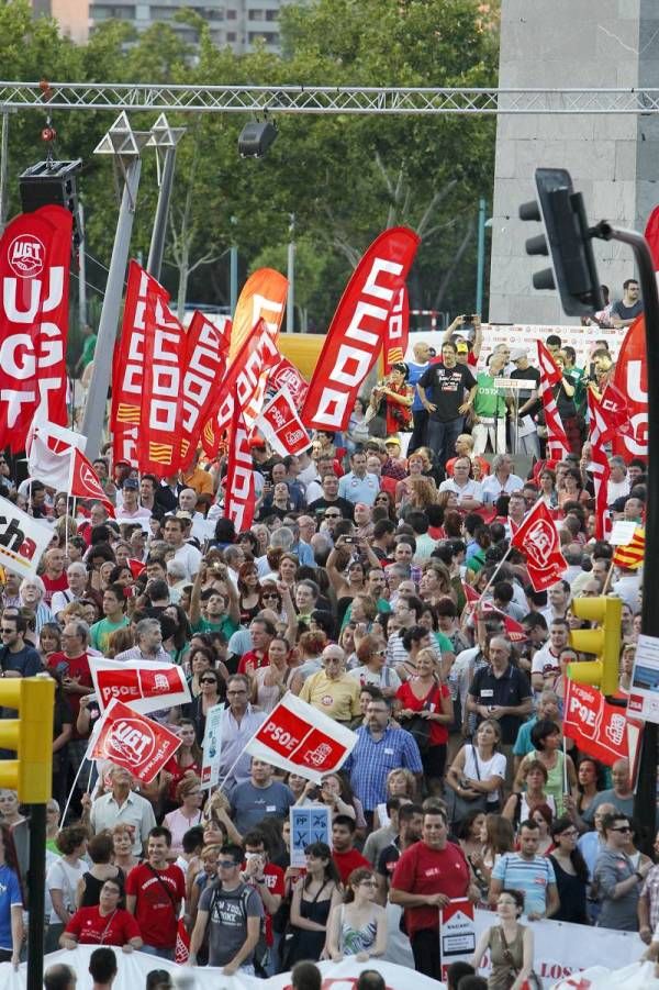Miles de personas se manifiestan en Zaragoza