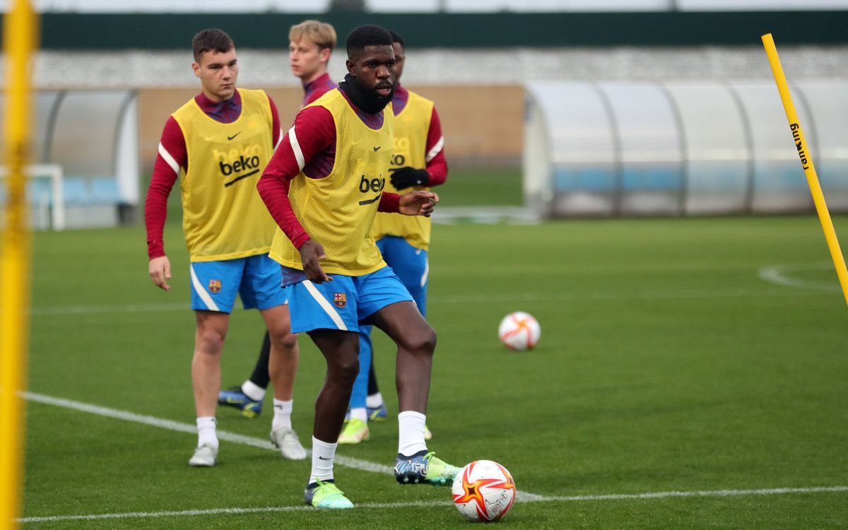 Umtiti, en el entrenamiento previo al viaje del Barça a Arabia Saudí para la Supercopa de España.