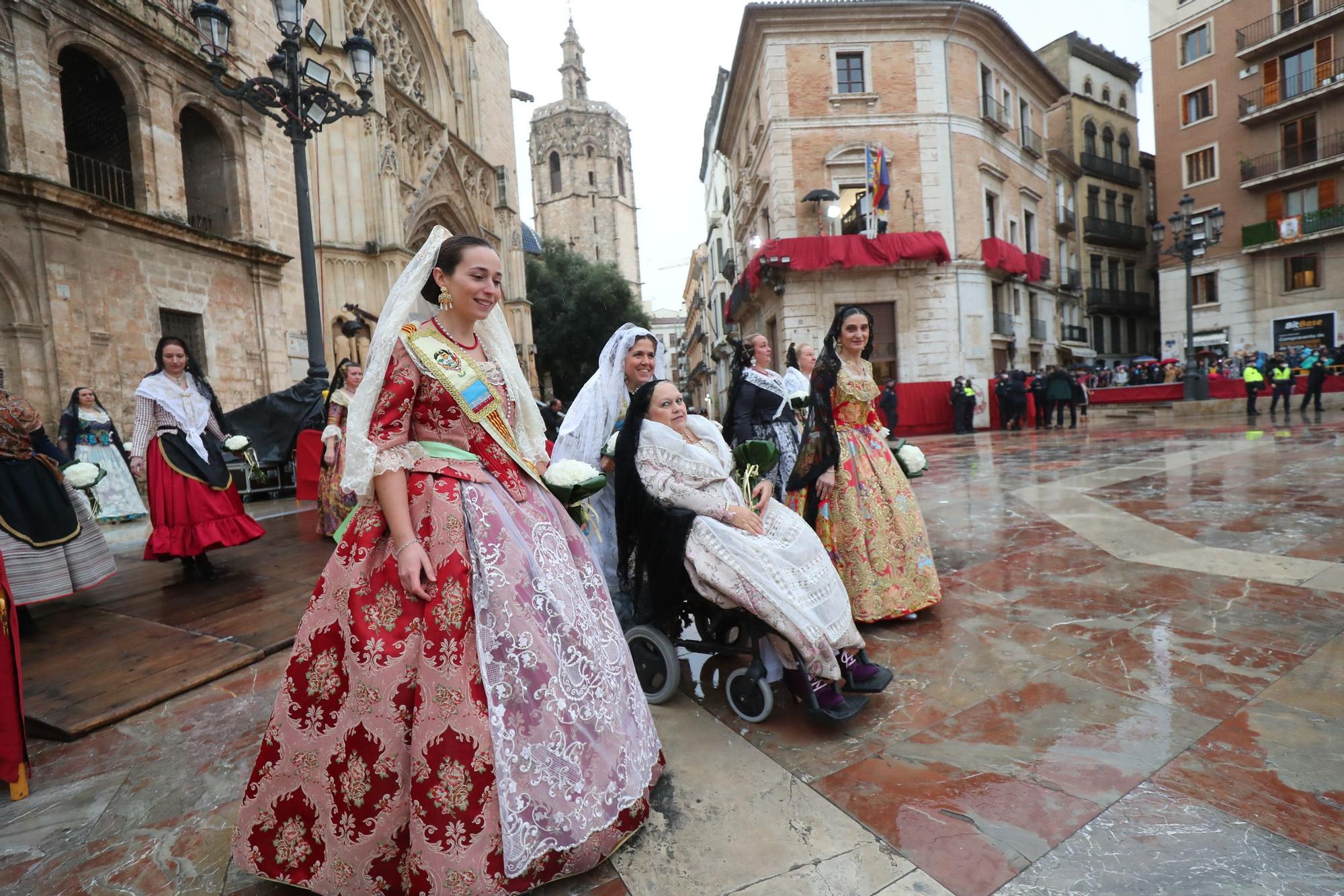 Búscate en el primer día de ofrenda por la calle de la Paz (entre las 17:00 a las 18:00 horas)