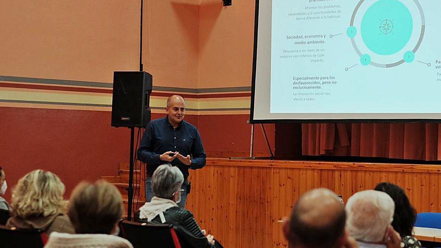 Aurelio García habló de innovación social en el medio rural. |