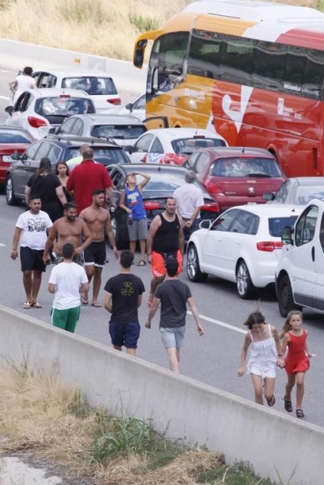 Incendi d''un camió a l''AP7