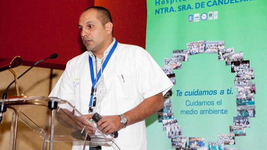 El doctor Carlos Flores, investigador del Hospital Universitario Nuestra Señora de Candelaria. | lp / dlp