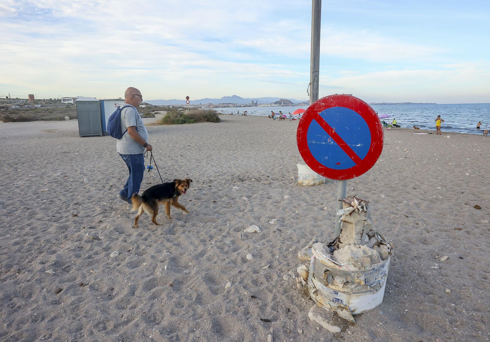 Protesta vecinal en contra del abandono del parque de perros de Aguamarga