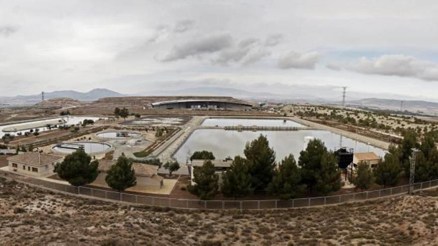 La depuradora de Villena recibe un caudal diario de 7.252 metros cúbicos procedentes de la localidad y de los municipios de Beneixama, Cañada y Campo de Mirra.