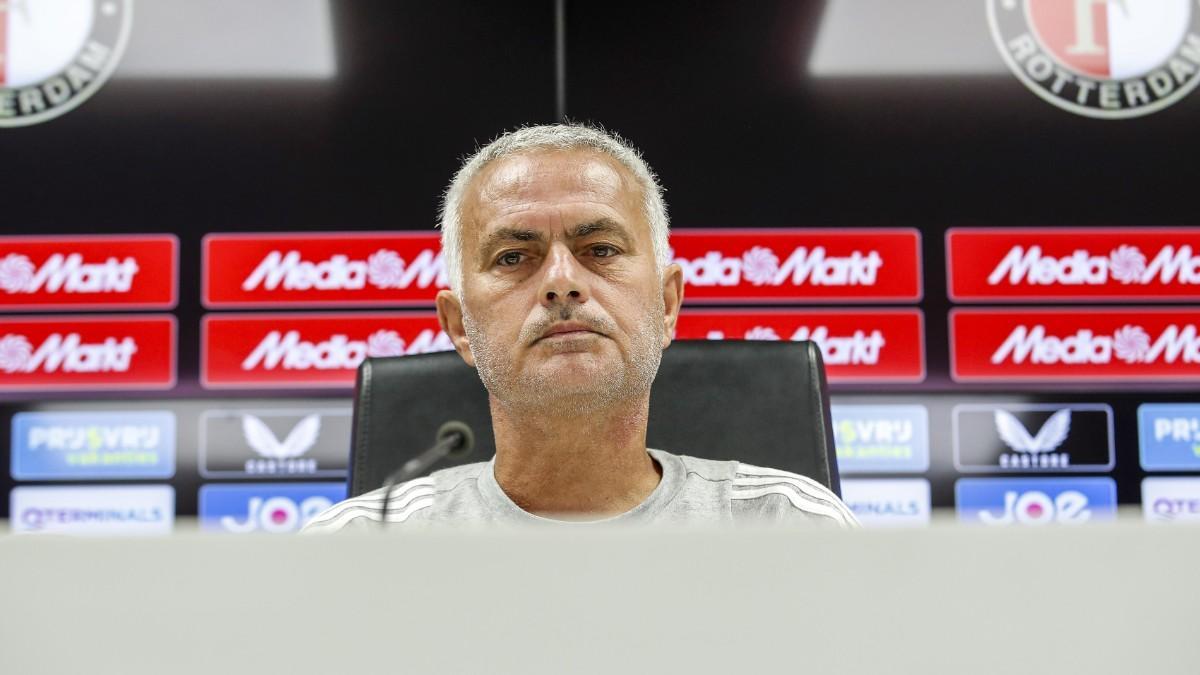Mourinho, durante la rueda de prensa del Fenerbahce en el campo del Feyenoord, Rotterdam