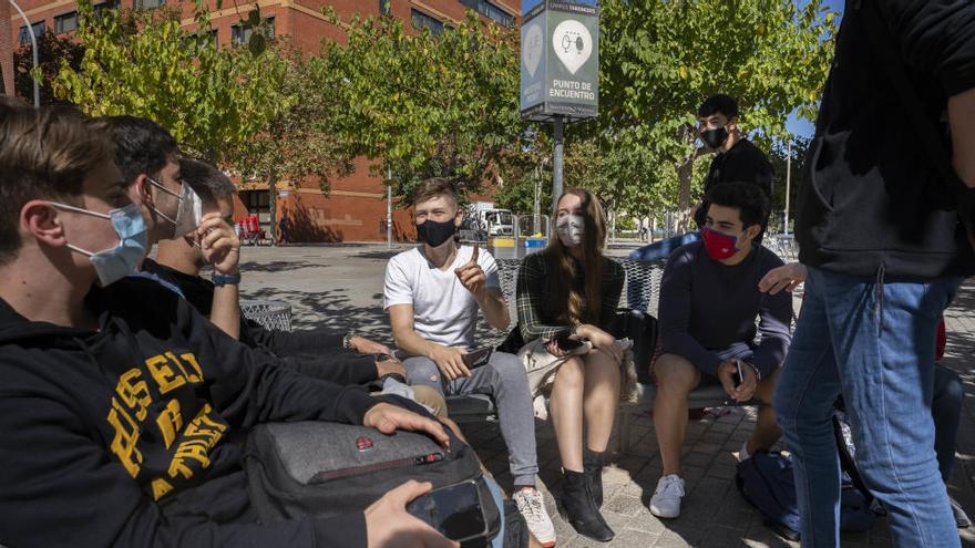 Normalidad en la UPV frente a las clases suspendidas en la UPV por el brote de coronavirus.