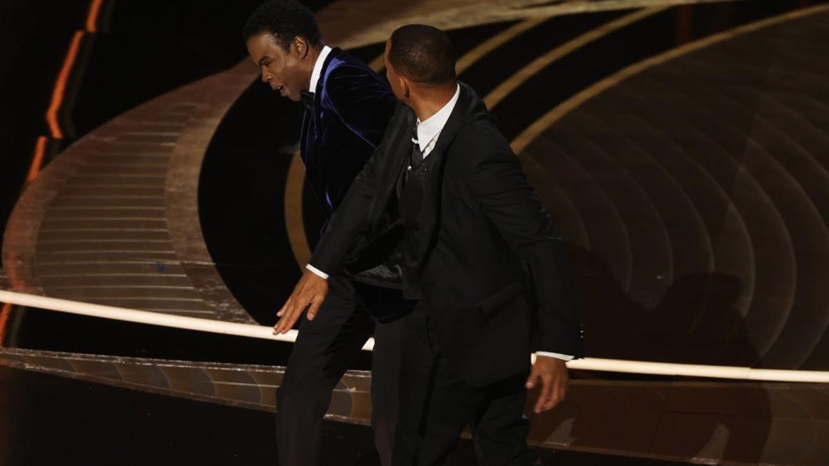 Will Smith pega a Chris Rock en la ceremonia de los Oscar