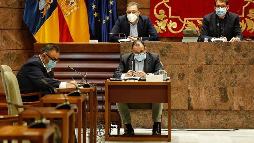 Blas Trujillo informa en el Parlamento del plan de vacunación contra el Covid-19