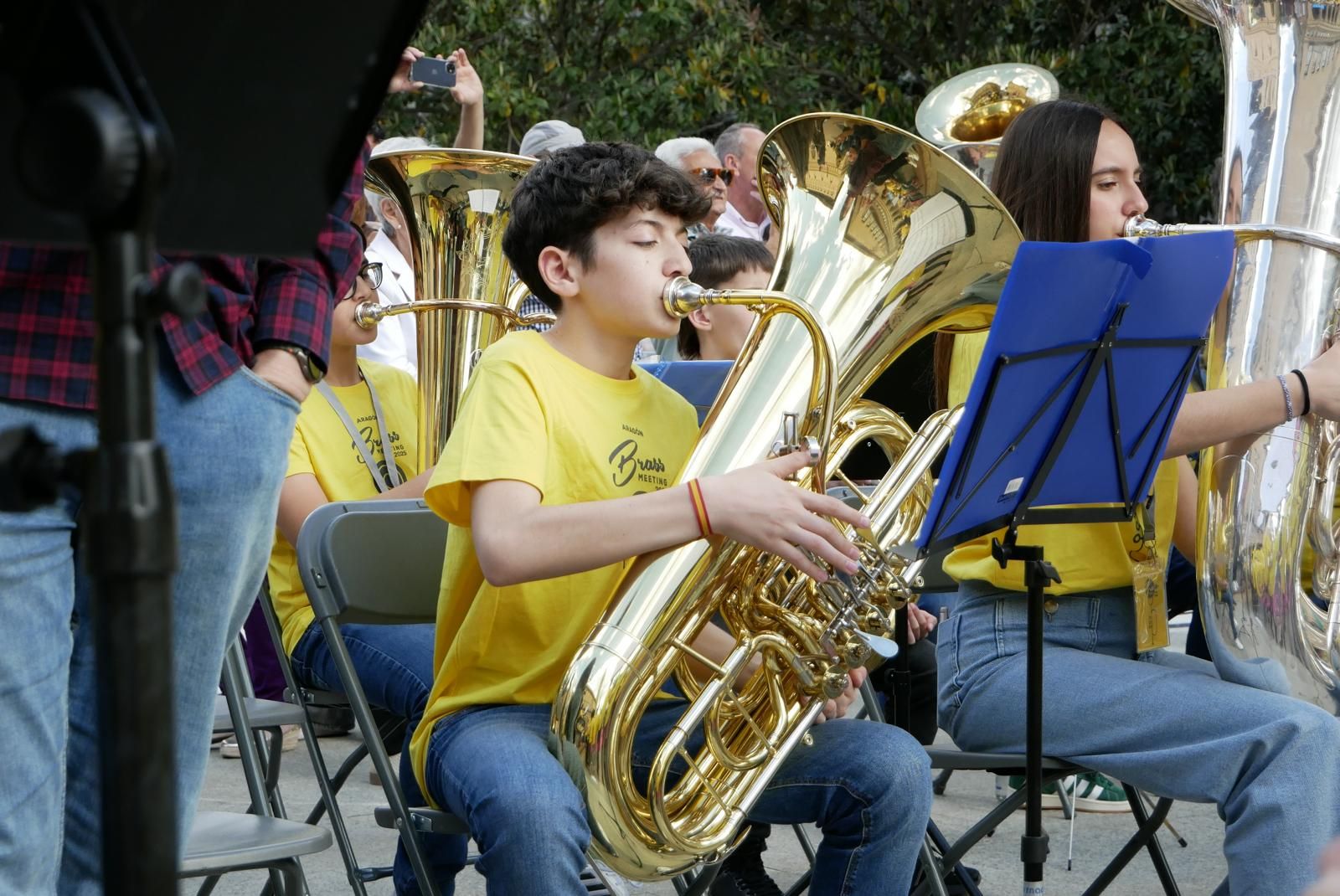 Más de 230 instrumentistas de metal tocan en la plaza del Pilar