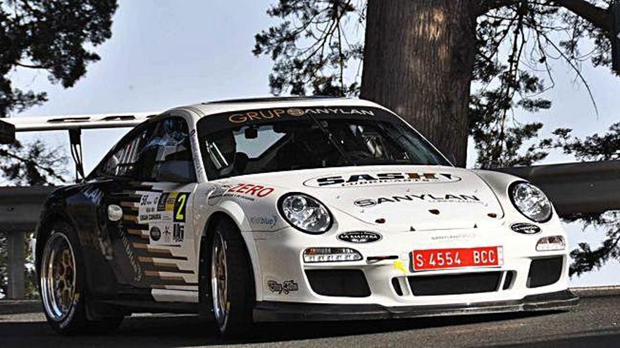 El Porsche 911 GT3-2010 de Iván Armas en el tramo de San Mateo-Valsequillo del Rally Isla de Gran Canaria, ayer.