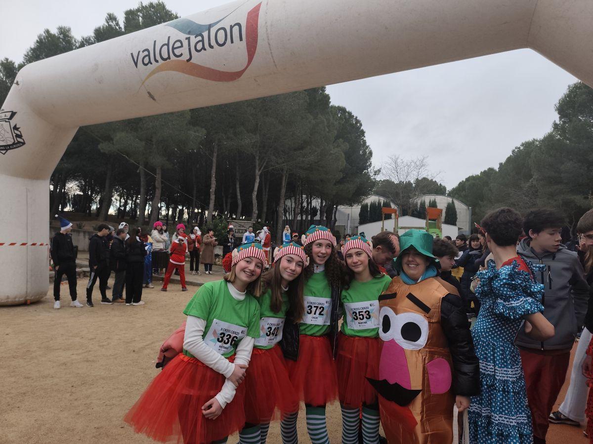 Deporte, solidaridad y diversión se dan cita en la carrera solidaria del IES Cierzo en el Aviapark de La Muela