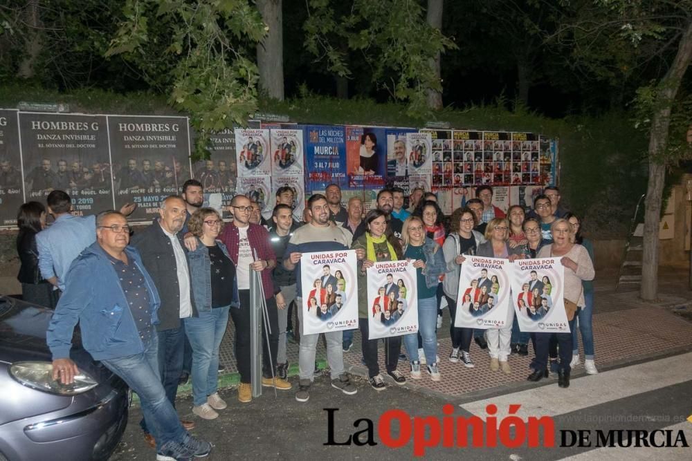 Pegada de carteles en Caravaca