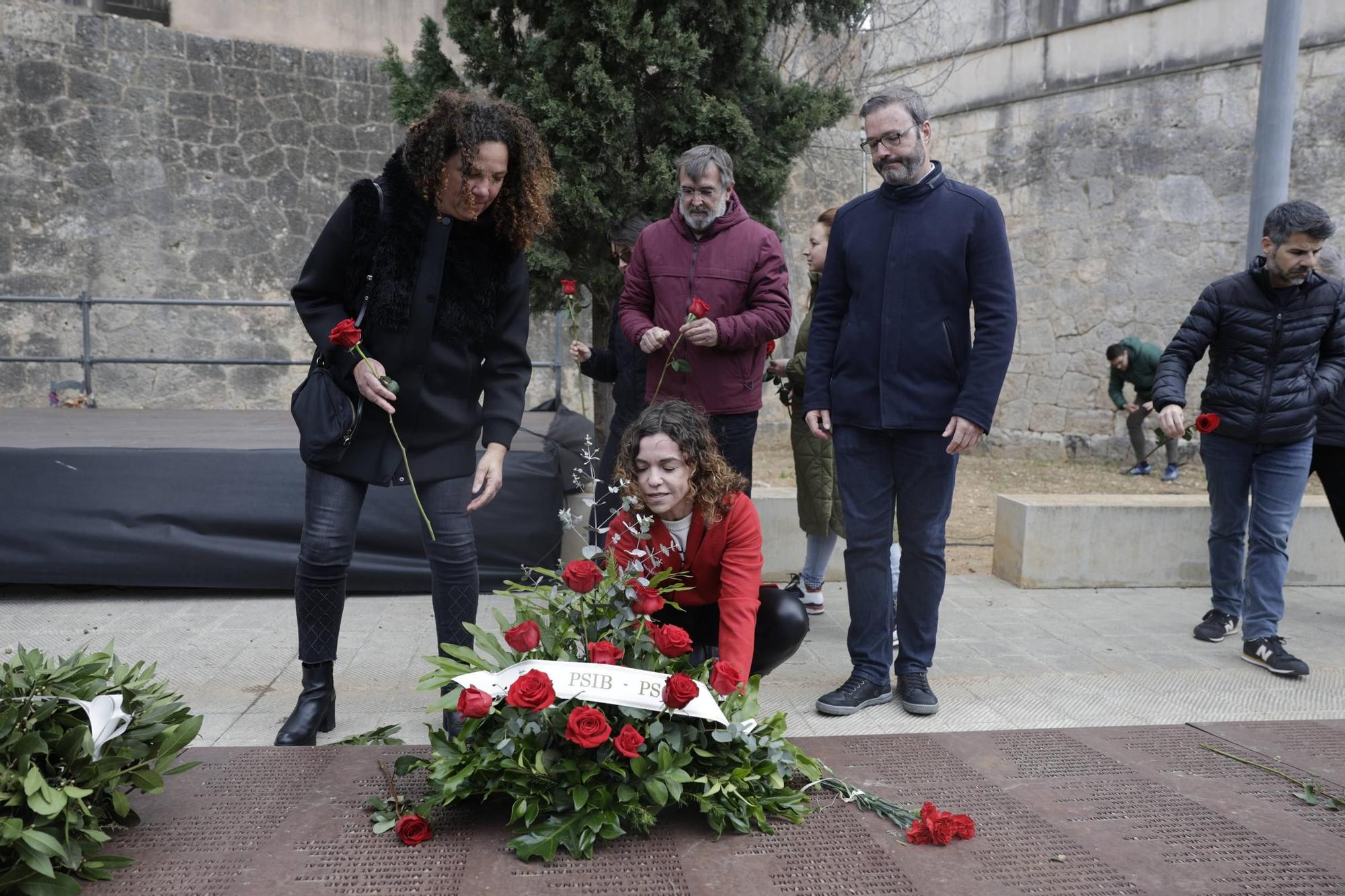 Las críticas al Ayuntamiento de Palma y a la extrema derecha centran el homenaje a los represaliados del franquismo: "Quieren esconder la memoria democrática"