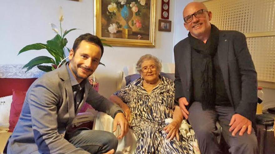 Maria Riusech, una vecina de 102 años en Isidor Macabich