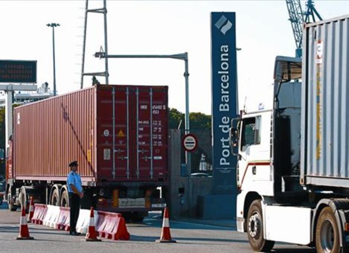 Ayudas a los transportistas que optan por sacar el camión de la carretera y subirlo al barco