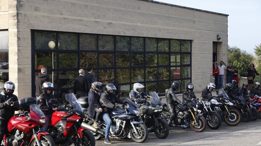 Así fue la emotiva despedida al joven motorista fallecido en Gijón