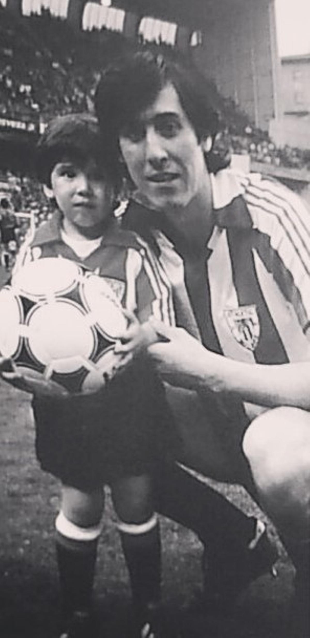 Eder Sarabia, de niño, con su padre.