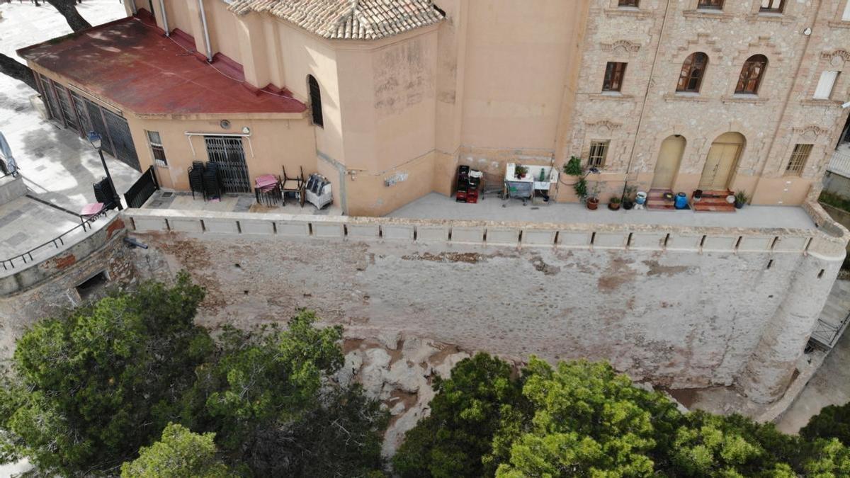 Una vista aérea de la muralla del castillo ya restaurada.