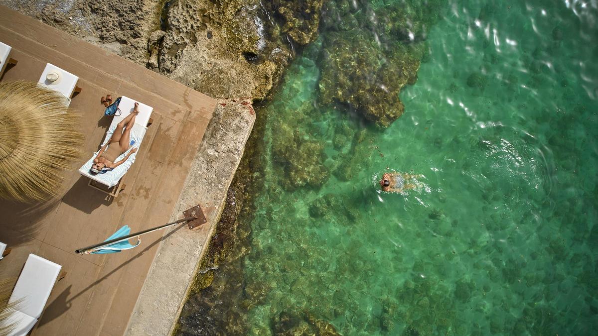 Aqua Beach Club es una experiencia sensorial que conecta con el mar, la tierra y la tradición.