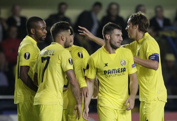 Villarreal's players celebrate after Bakambu scored a goal against Dinamo Minsk during their Europa league group E soccer match at the Madrigal stadium in Villarreal