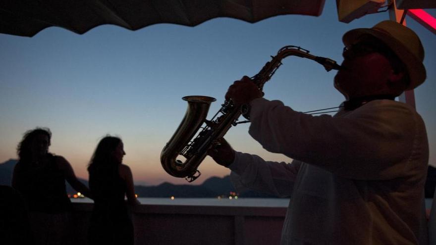 El grupo Jazzy Racoon dará ambiente a los paseos en barco.