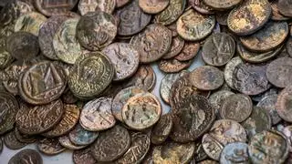 Cómo limpiar las monedas antiguas y multiplicar su valor
