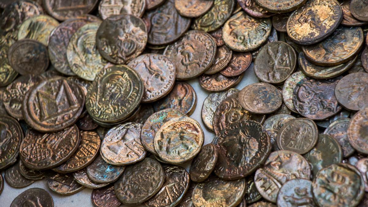 ¿Quieres ganar más dinero con tus monedas antiguas? Aprende cómo limpiarlas como un experto