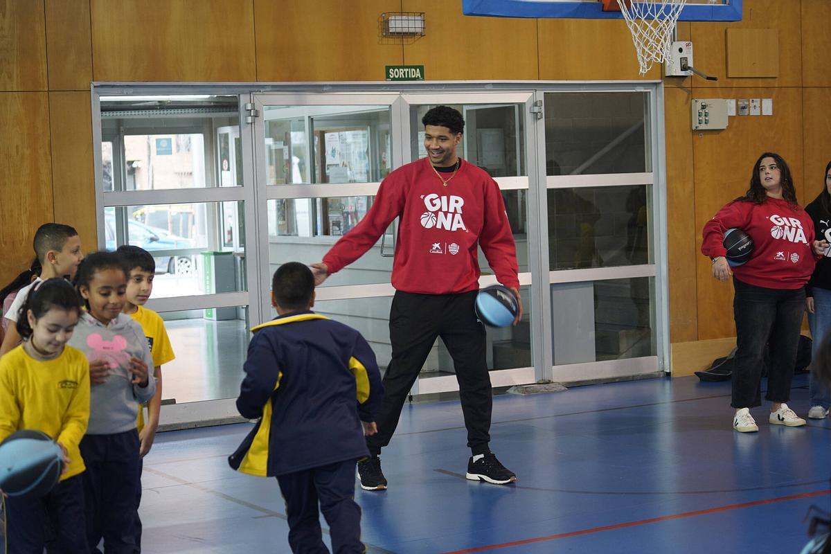 Girona pavello santa eugènia alumnes Escola Santa Eugènia de Girona trobada amb jugadors del Bàsquet Girona