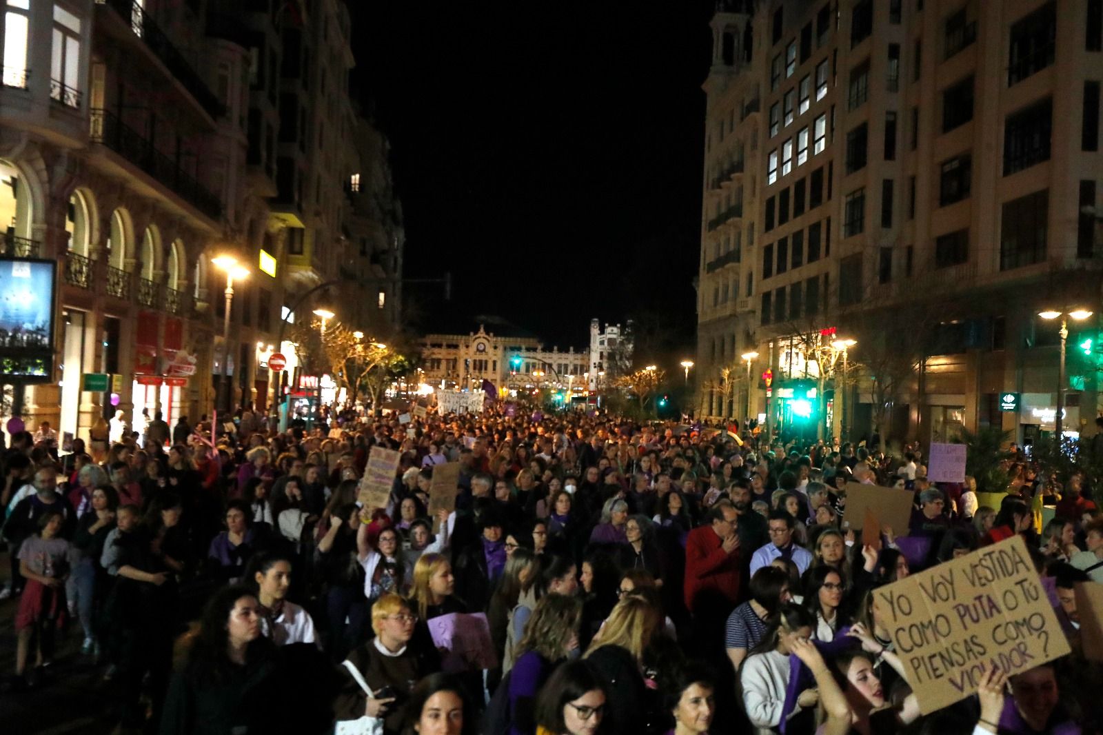 La manifestación de la Coordinadora Feminista de València para celebrar el 8 M