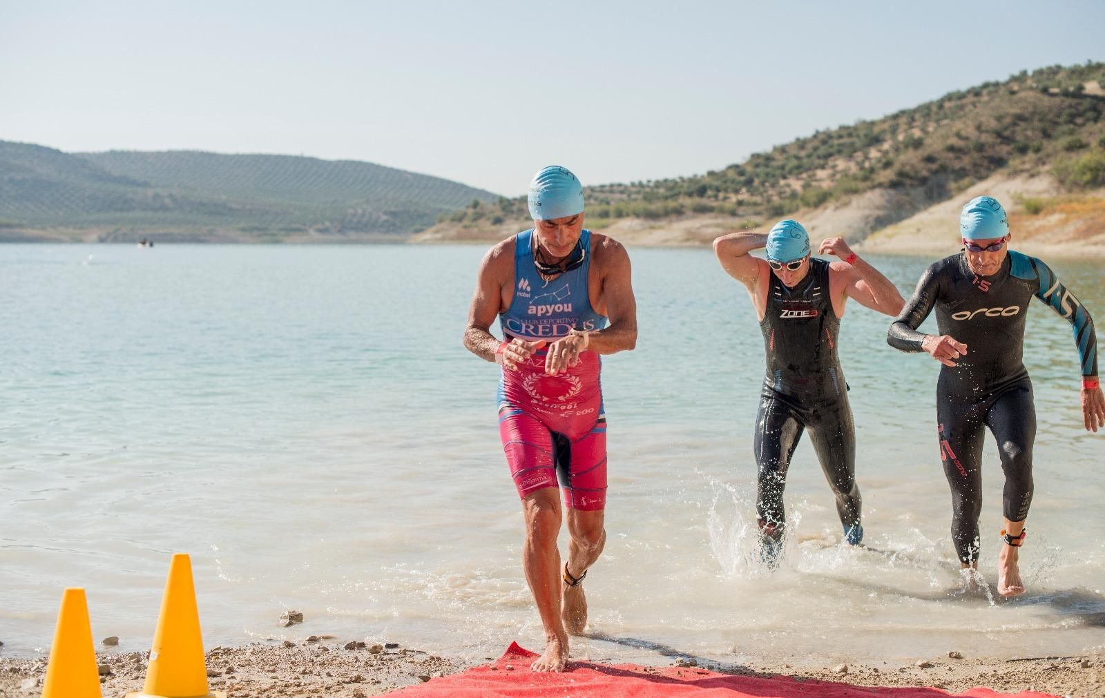 Alfonso Bastos y Katherine Mills ganan en Baena el primer triatlón cordobés tras el confinamiento